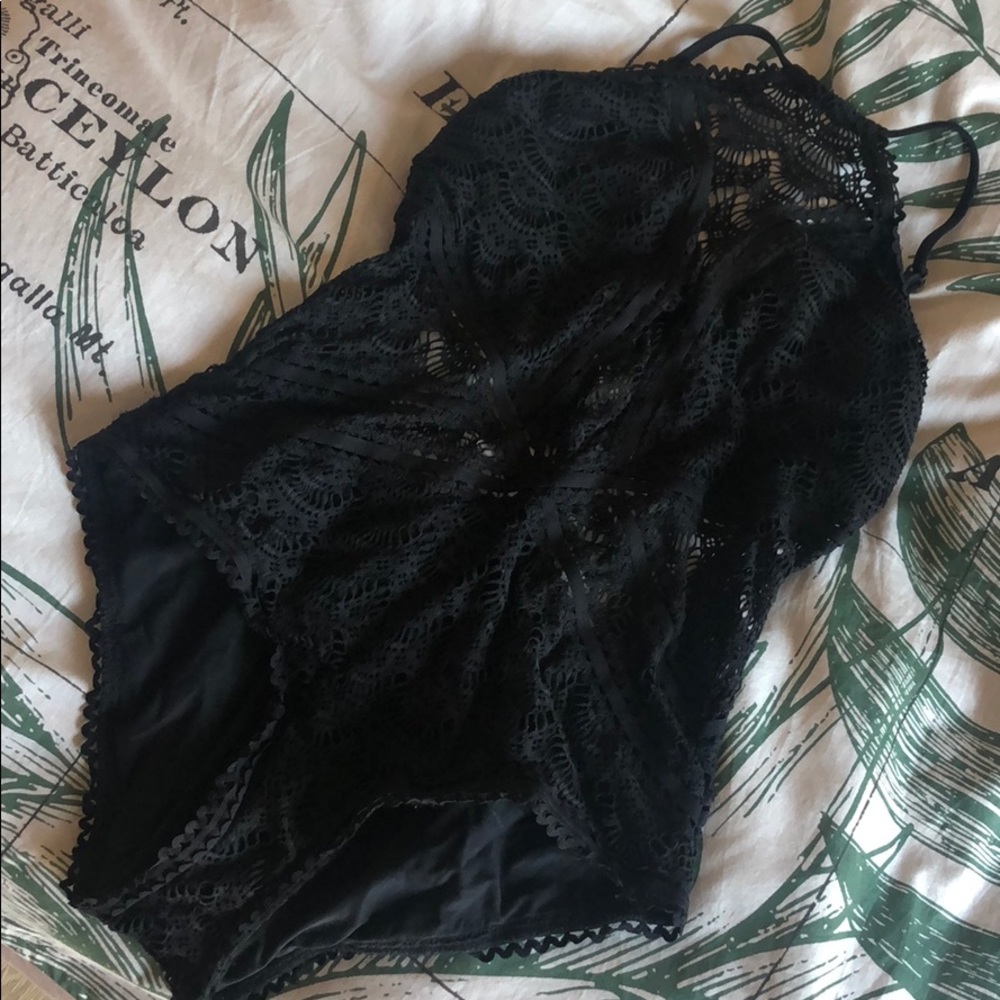 BECCA black swimsuit size L